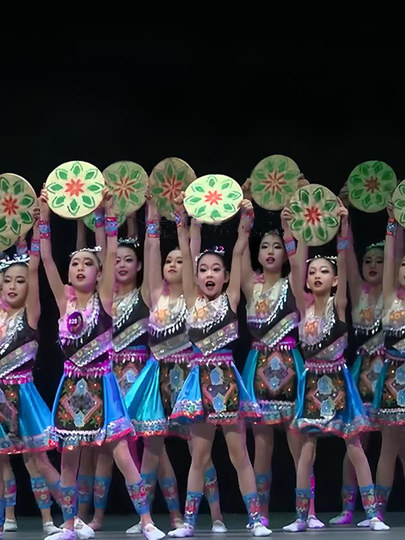 Tea-Picking Sounds, Ethnic Dance Costumes, Children's Ethnic Minority Performance Costumes, Zhuang Dance Performance Costumes, Dustpan Props