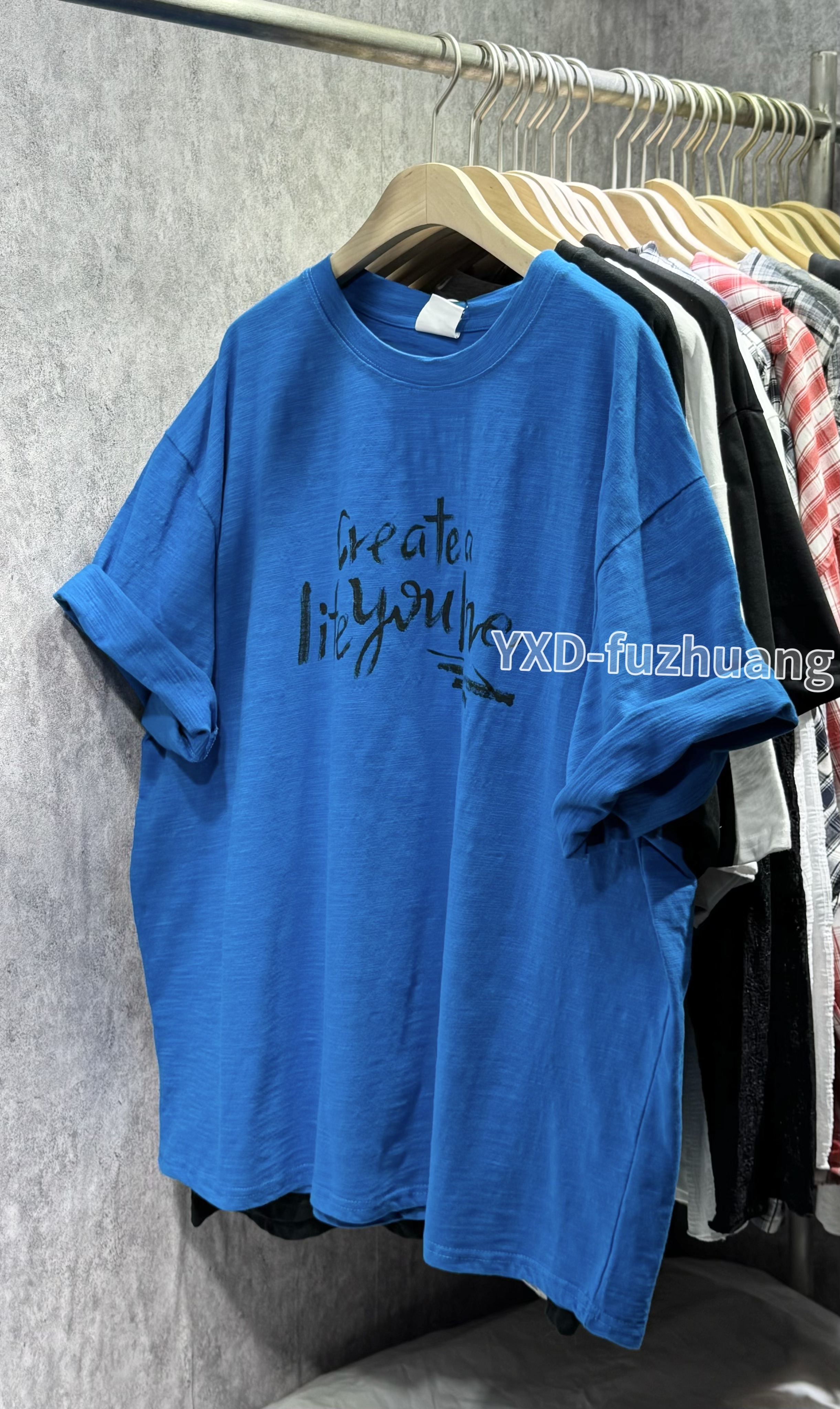 韓国風の万能な手描き文字プリントの厚手竹綿素材のゆったりとした半袖Tシャツ