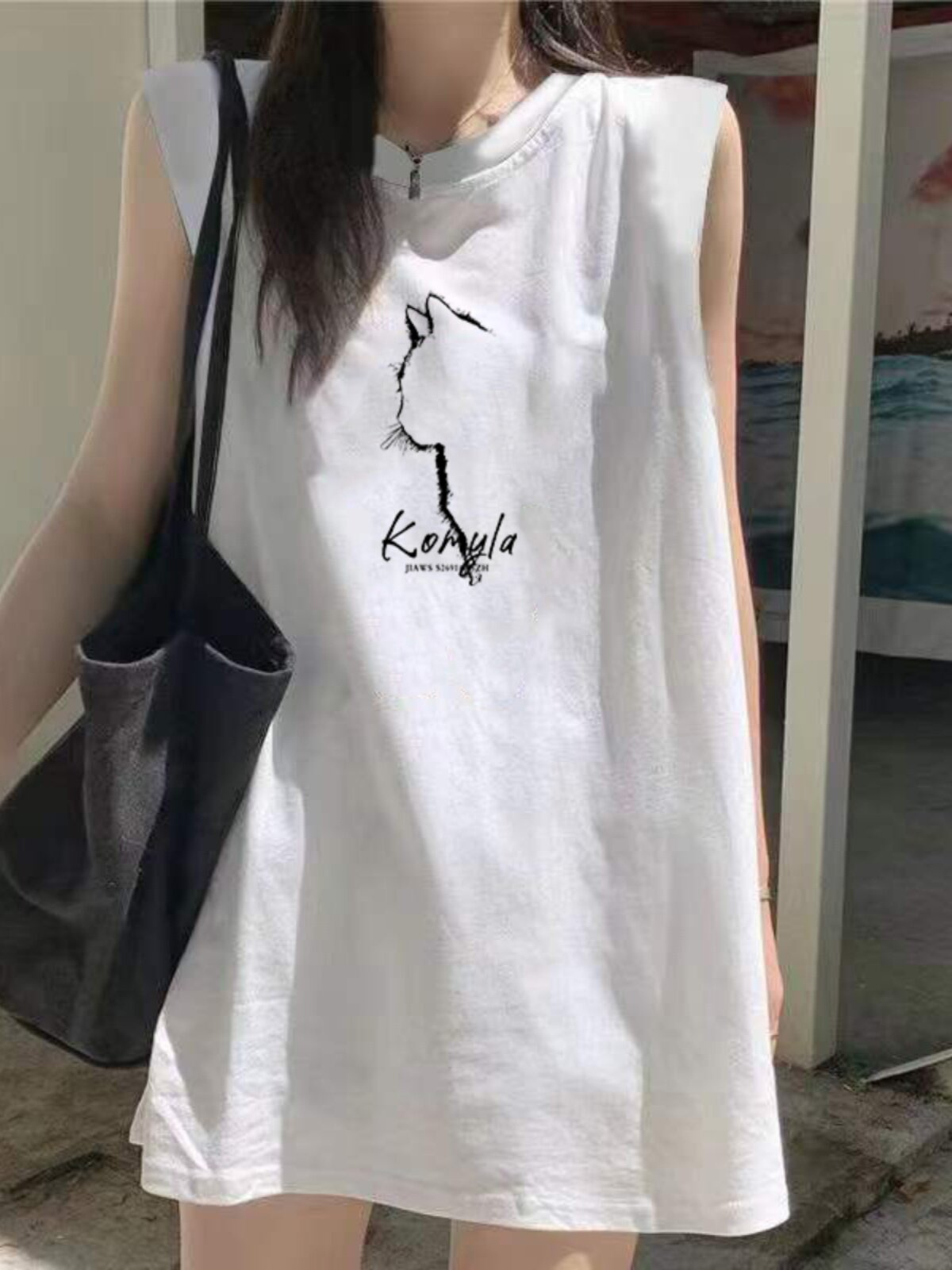 Designer Style Sleeveless T-Shirt for Women – American Retro, Relaxed Fit, Mid-Length Summer Top 2025