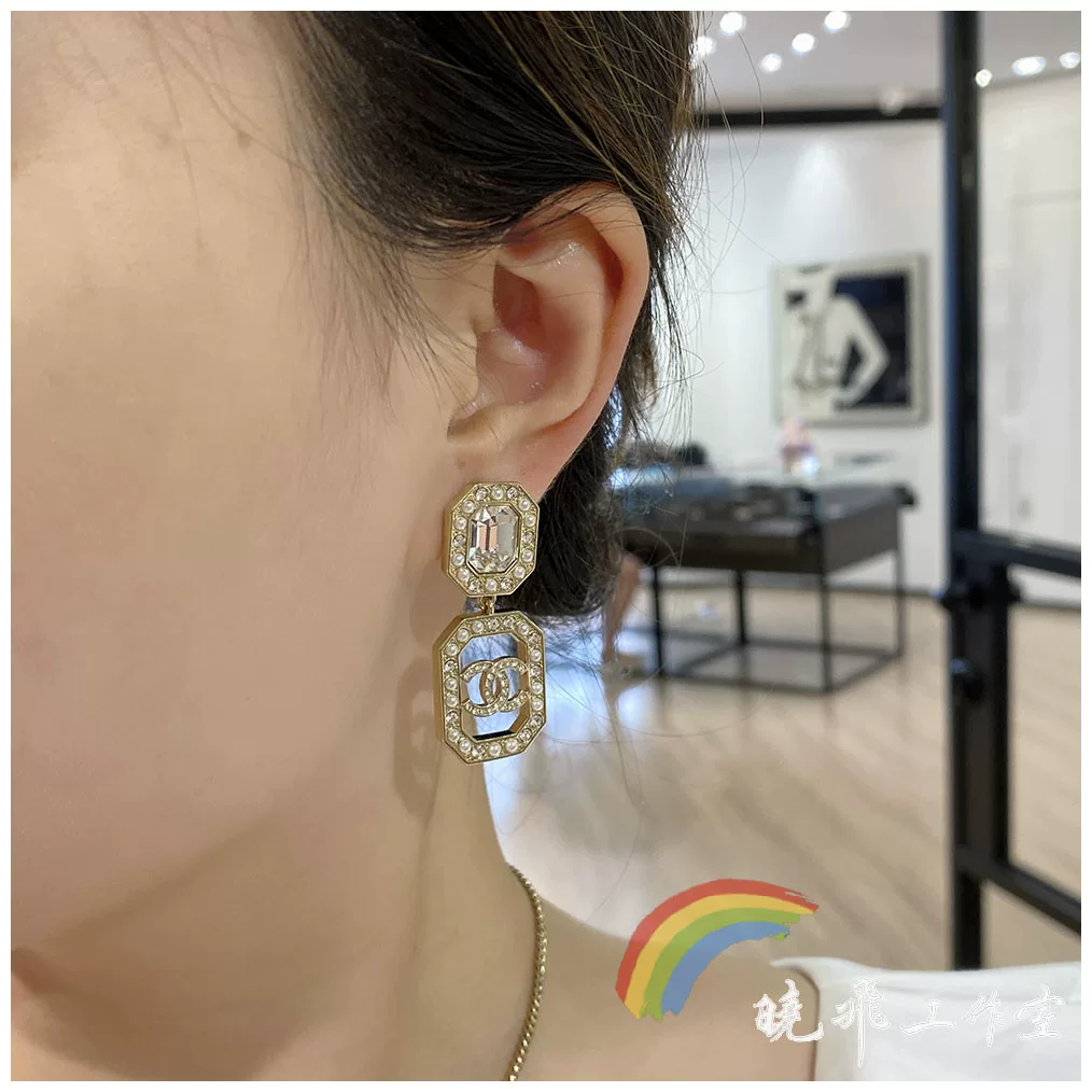 Подлинные серьги CHANEL 23B, новые квадратные сахарные квадратные полые двойной C каменная подвеска с жемчужной бусиной