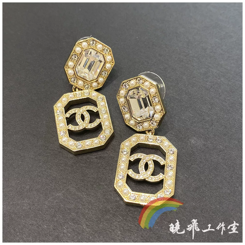 Подлинные серьги CHANEL 23B, новые квадратные сахарные квадратные полые двойной C каменная подвеска с жемчужной бусиной