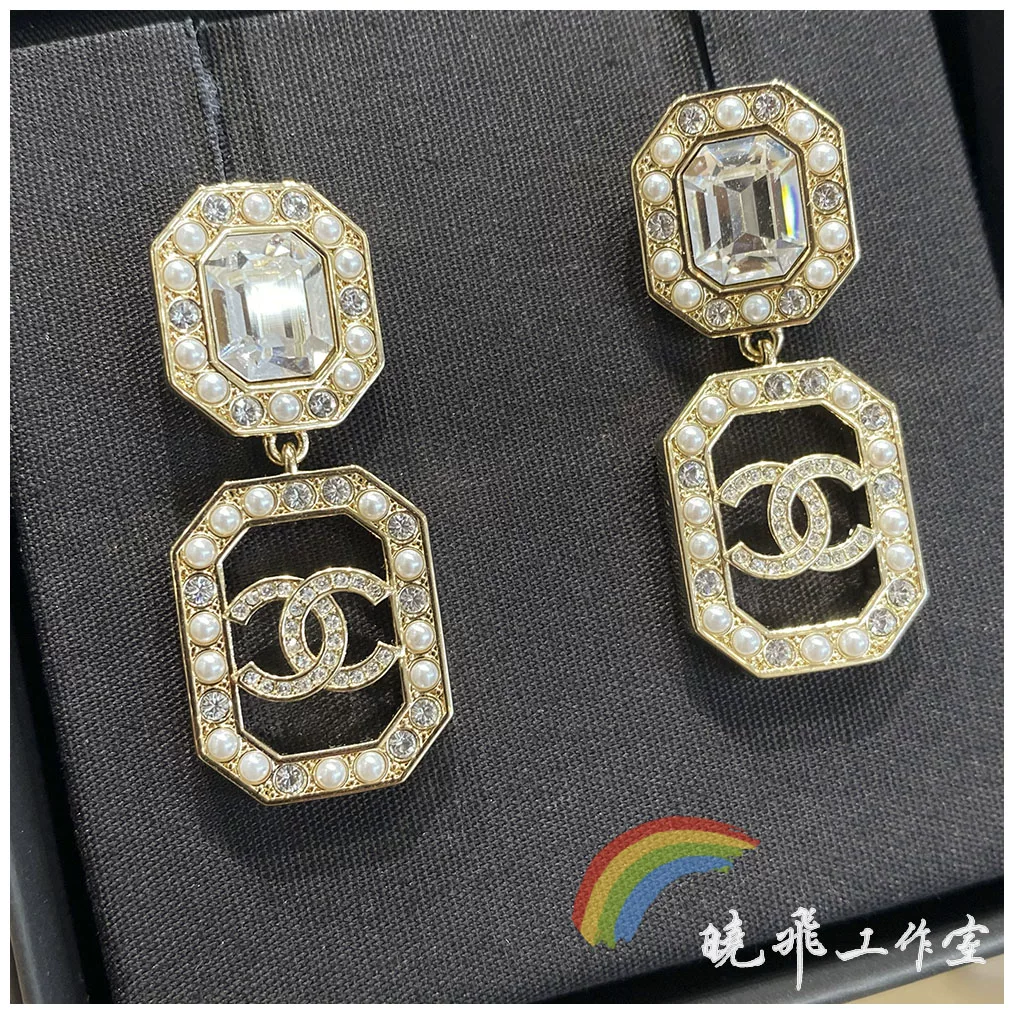 Подлинные серьги CHANEL 23B, новые квадратные сахарные квадратные полые двойной C каменная подвеска с жемчужной бусиной