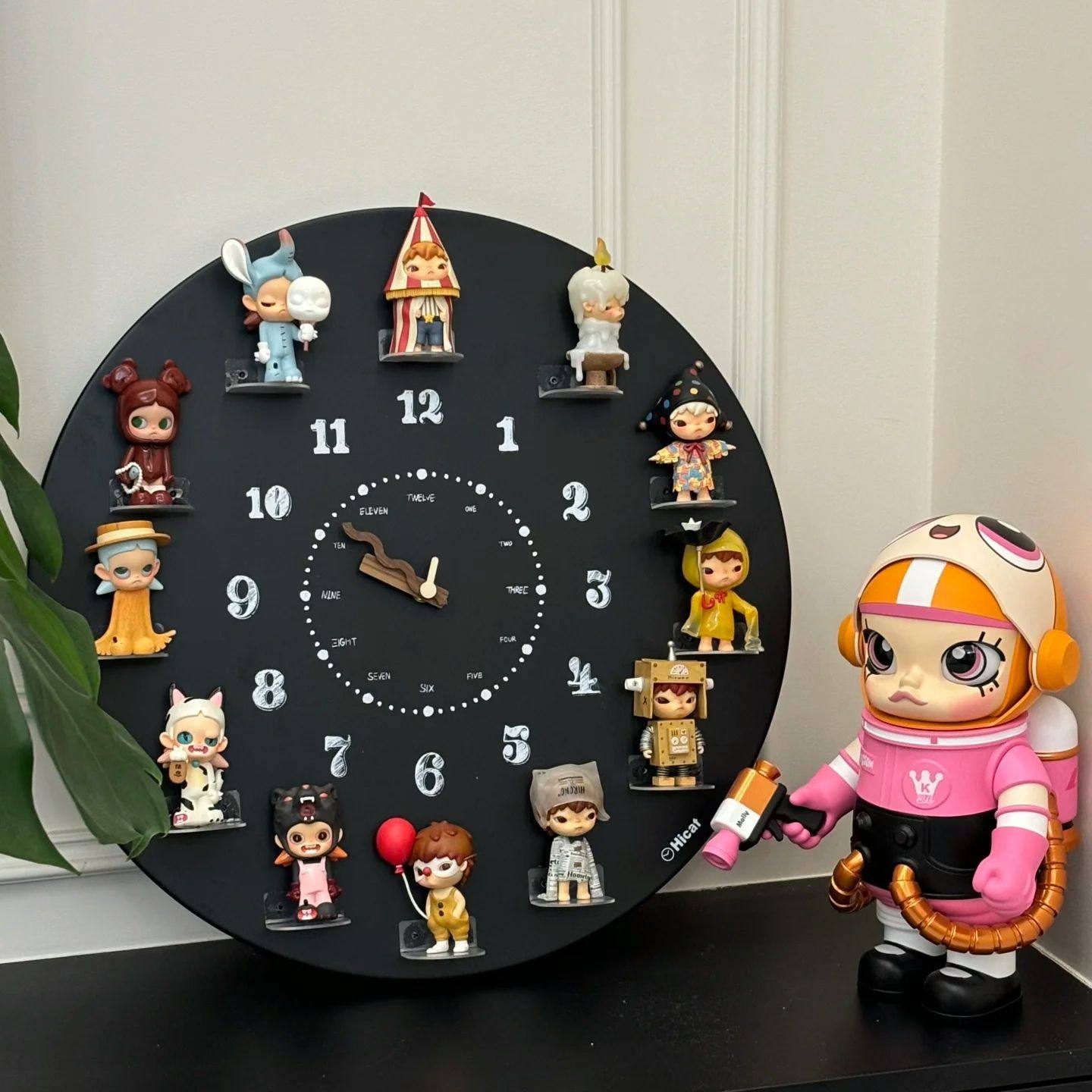 Bubble Mart Blind Box Wall Clock Star Man Hirono Little Prince Clock Creative Magnetic Wall Clock White Wall Decoration
