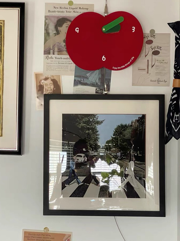 Apple Wall Clock, Cute and Trendy, Home Design, New Modern Decorative Clock, Silent Sweep Second Clock for Children's Room