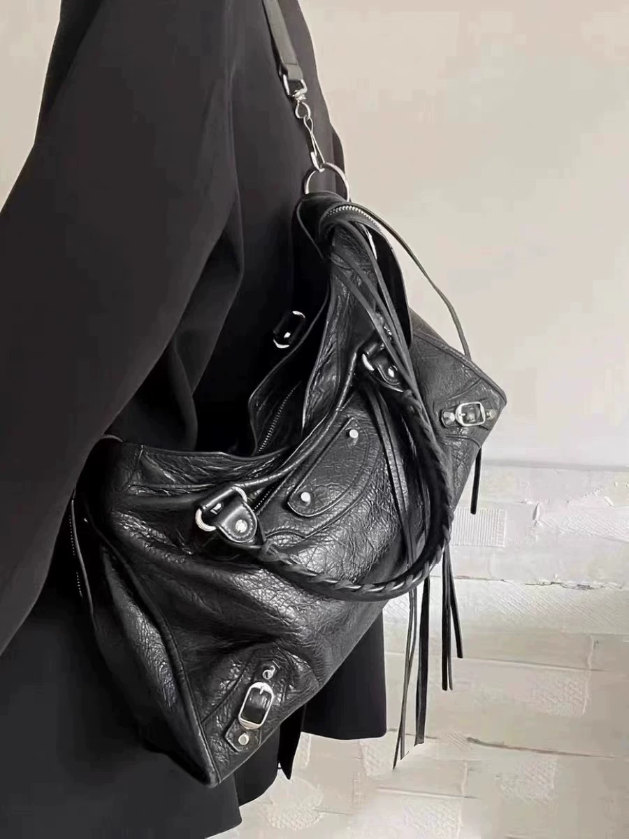 Universal retro design capacious classic handheld one-shoulder bag