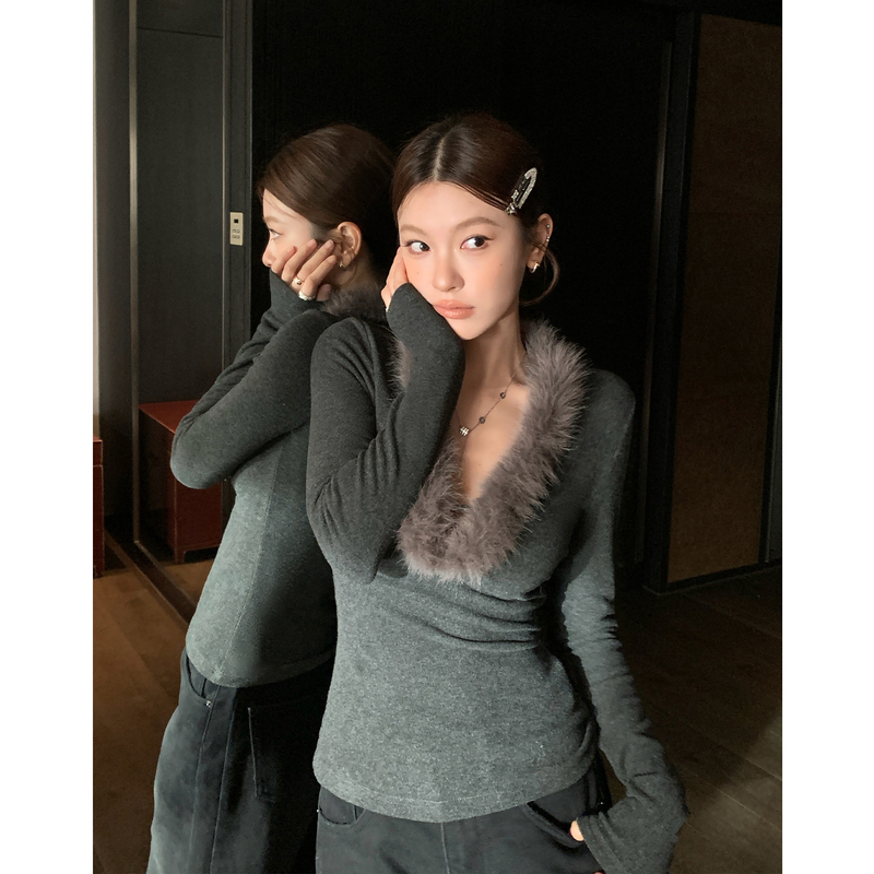 Hamyiho Fur Collar V-Neck Base Shirt for Women, Chic Autumn Slim-Fit Top, Fur Inner Layer, Autumn and Winter 2026 New Style Hamyiho Fur Collar V-Neck Base Shirt for Women, Chic Autumn Slim-Fit Top, Fur Inner Layer, Autumn and Winter 2026 New Style