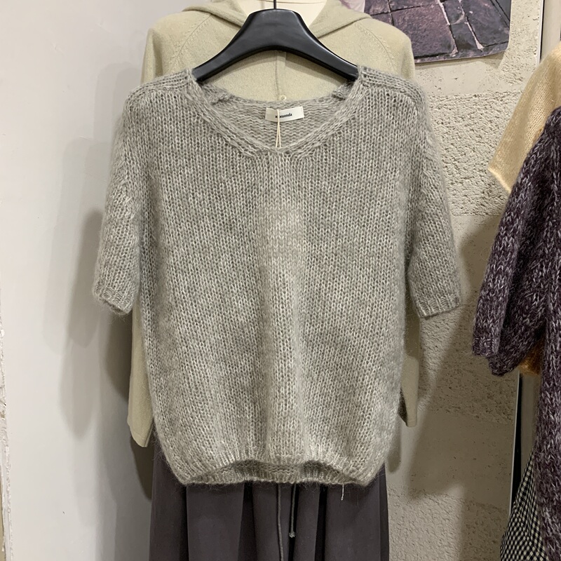 Korean-Style Mohair Small V-Neck Short-Sleeve Knit Sweater for Women, 2026 Autumn New Style, Lazy Style, Versatile, Slimming Top Korean-Style Mohair Small V-Neck Short-Sleeve Knit Sweater for Women, 2026 Autumn New Style, Lazy Style, Versatile, Slimming Top