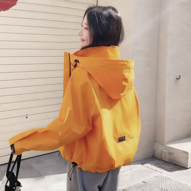 ເສື້ອຢືດບາງໆ hooded ສີເຫຼືອງທີ່ເບິ່ງດີຫຼາຍສໍາລັບແມ່ຍິງ 2026 ພາກຮຽນ spring ເສື້ອ jacket ແບບກາງແຈ້ງຂະຫນາດນ້ອຍແບບທໍາມະດາໃຫມ່