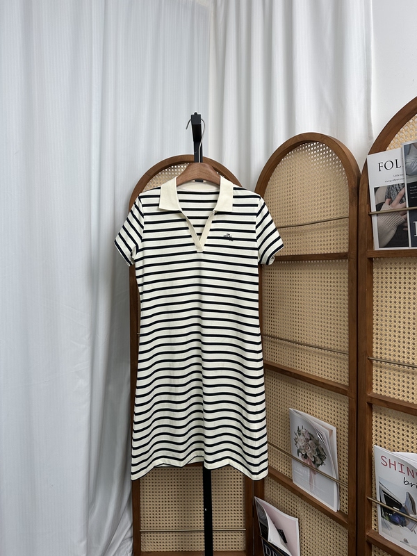 4703Y Knitted Dress with Contrasting Stripes, Casual Sports Style Skirt, 2026 Summer New Style, Skirt Length 90 4703Y Knitted Dress with Contrasting Stripes, Casual Sports Style Skirt, 2026 Summer New Style, Skirt Length 90