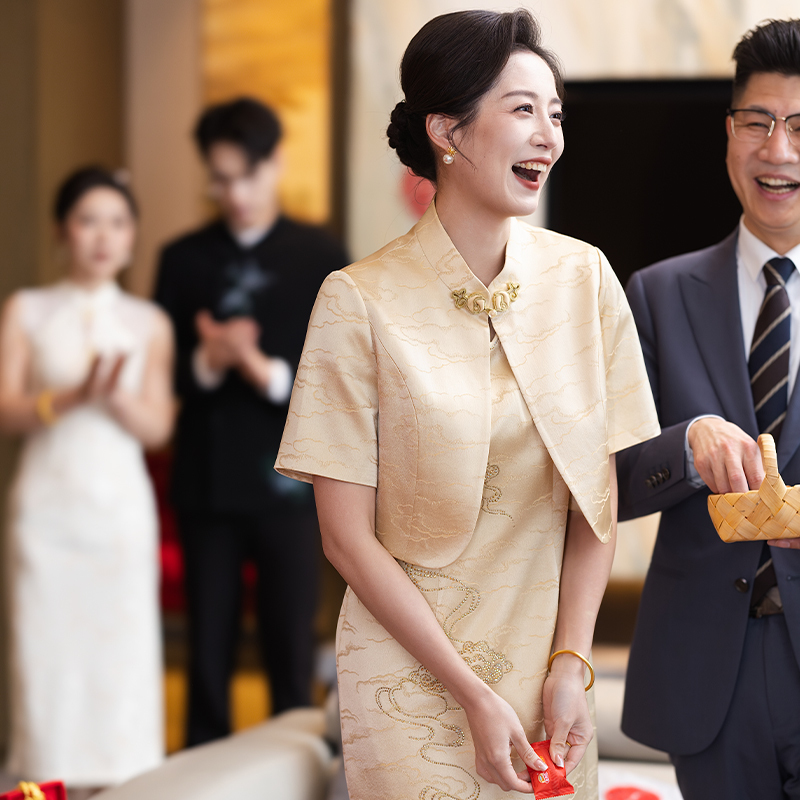 Light Luxury and High-End Feel Wedding Banquet Attire for Mother-In-Law, 2026 New Model Young Mother Wedding Dress, New Chinese Style Wedding Attire