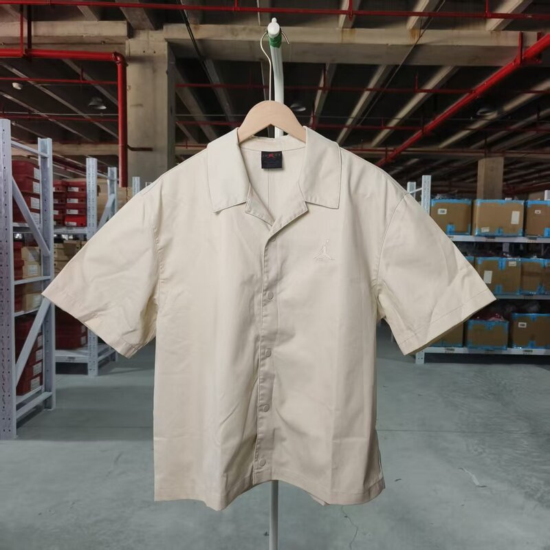 Jordan Solid Color Logo Embroidered Retro Single-Breasted Soft Square Collar Short-Sleeved Shirt for Men Fn4626-203 Jordan Solid Color Logo Embroidered Retro Single-Breasted Soft Square Collar Short-Sleeved Shirt for Men Fn4626-203