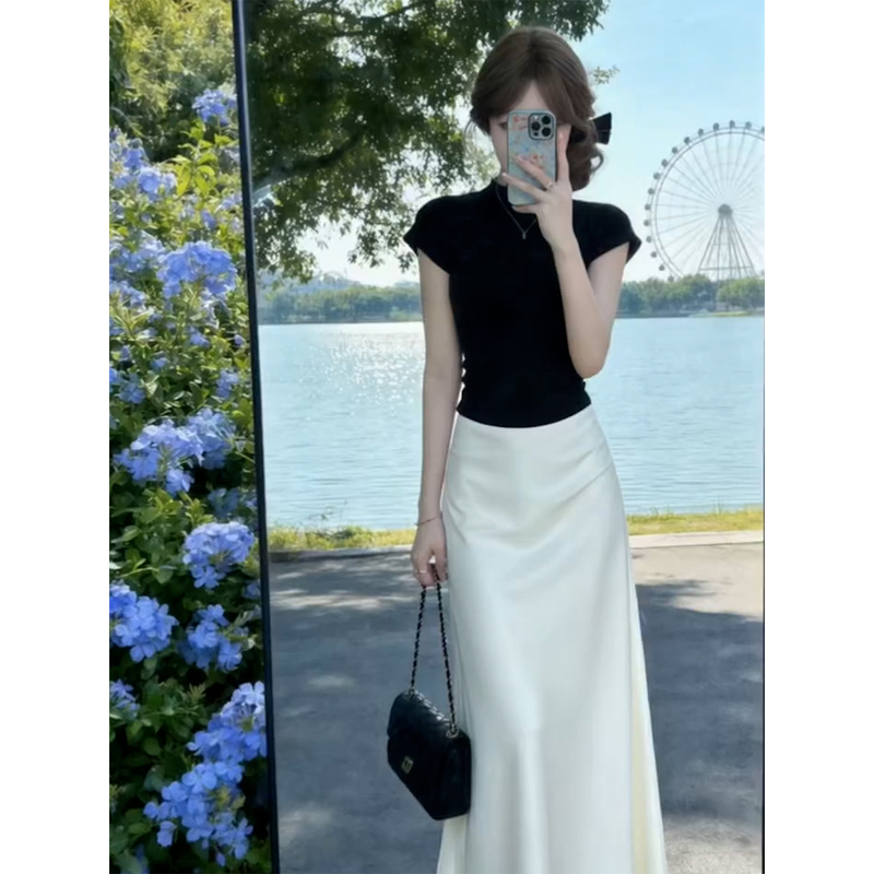 French-Style Half-High Collar Knitted Short-Sleeve T-Shirt for Women, New Summer Slim-Fit, Unique, Beautiful and Stunning Black Top