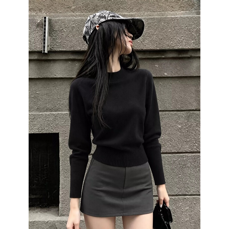 Elegant and Versatile Round-Neck Black Waist-Cinching Sweater for Women, Autumn and Winter Long-Sleeved Short Knit Top, Slimming and High-End Base Shirt