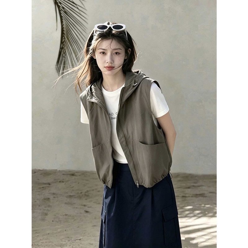 Unique and Exquisite Short Vest Jacket for Women, 2026 Autumn New Style, Simple and Versatile Sleeveless Army Green Vest, Trendy