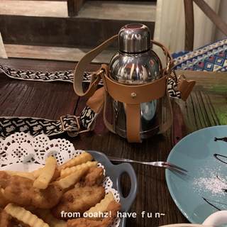 Kleine stahlflasche, thermosbecher, hochwertiger edelstahl-wasserkocher/gut aussehender tragbarer wasserbecher für studenten, umhängetasche, harajuku-stil