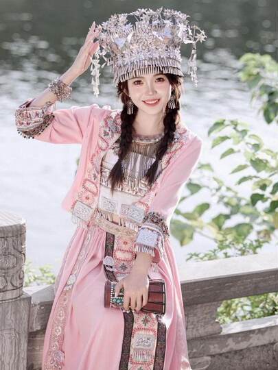 Trajes étnicos rosas, disfraces de niñas Miao de minorías étnicas, trajes de escenario Miao, trajes de actuación, nuevos trajes de fotografía de viajes