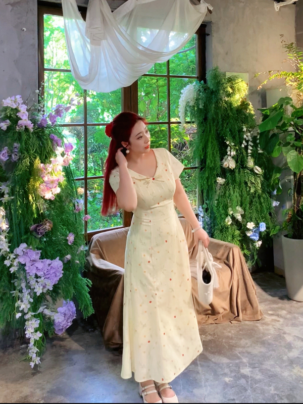 Huang Yiyi's New Summer Collection [Floral Porcelain] French-Style Fishtail Hem Slimming V-Neck Floral Cotton-Like Waist-Cinching Dress