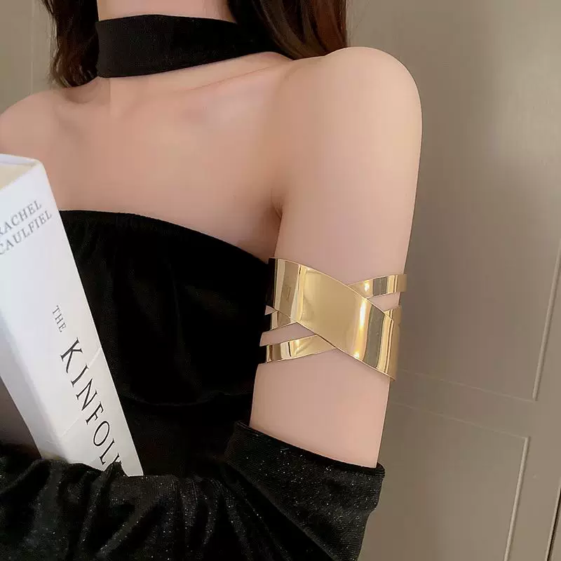 Geometric design bracelet, accessory, European style, trend of season, bright catchy style, light luxury style