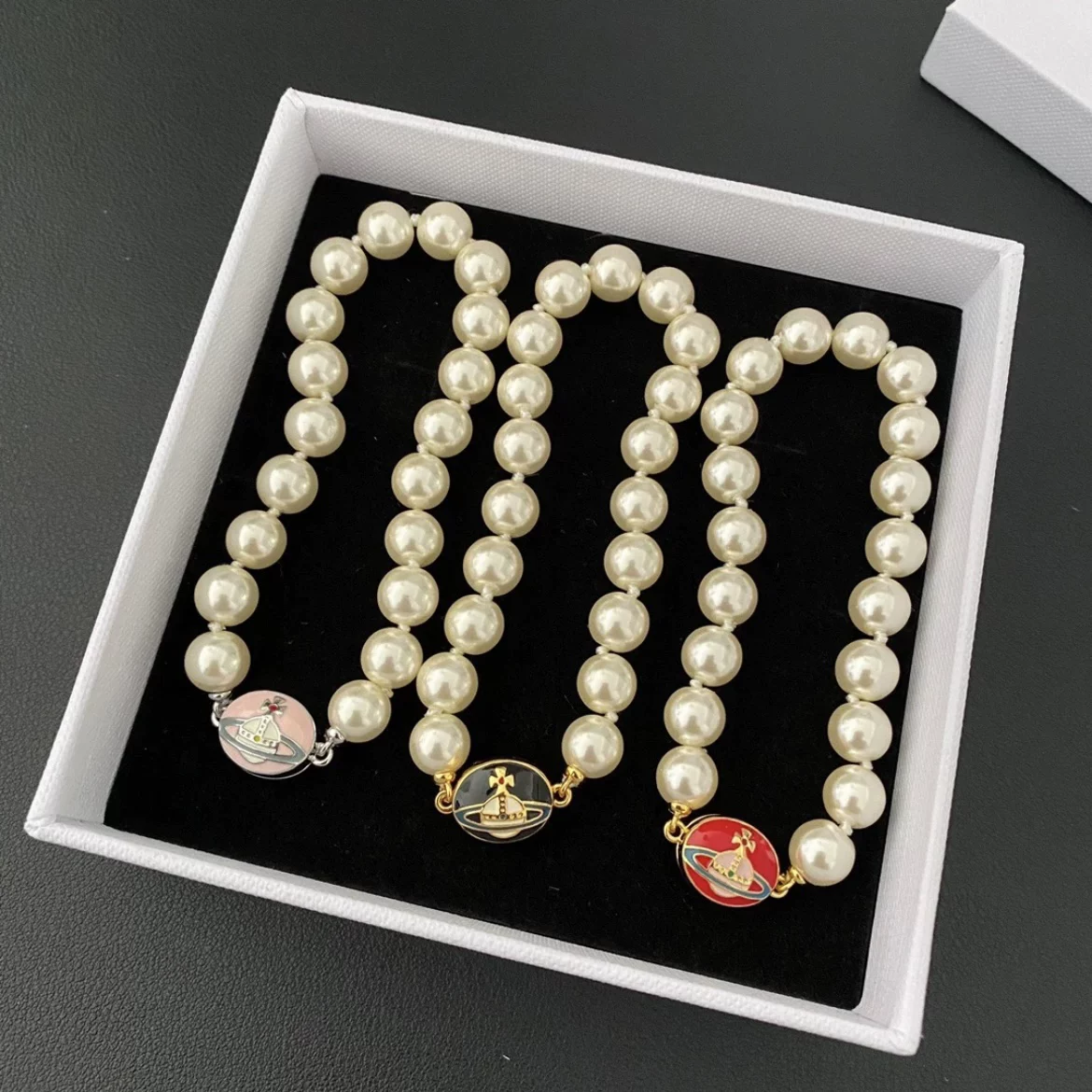 Официальный подлинный браслет из коллекции Vivienne Westqueen Queen Enamel Magnetic Pearl Saturn, люксовый
