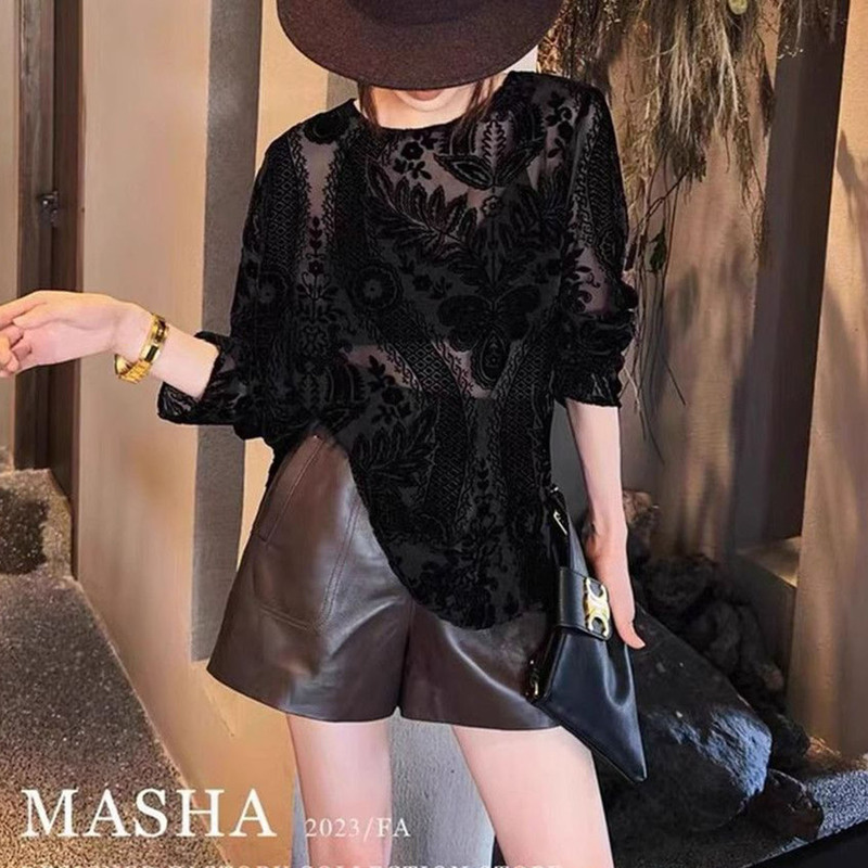 High-End Elegant Lace Hollow-Out Flocked Sun-Protective Long-Sleeve Blouse T-Shirt for Women, New Summer Vintage Round-Neck Top