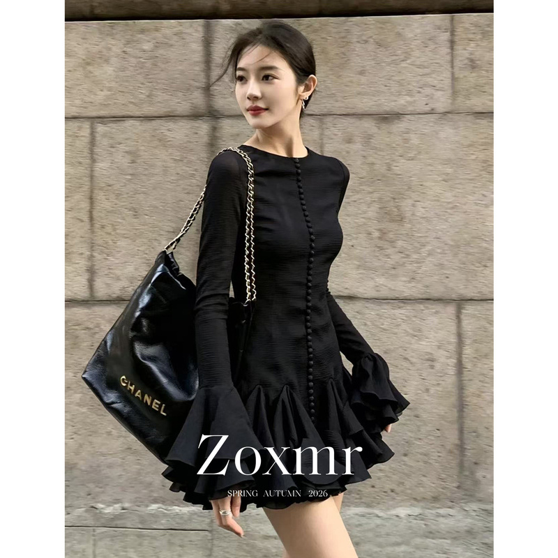 French-Style Hepburn-Inspired Dress, A-Line Short Skirt, Elegant Slim Fit, Ruffled Trim, Black Round Neck, Bell Sleeves Dress French-Style Hepburn-Inspired Dress, A-Line Short Skirt, Elegant Slim Fit, Ruffled Trim, Black Round Neck, Bell Sleeves Dress