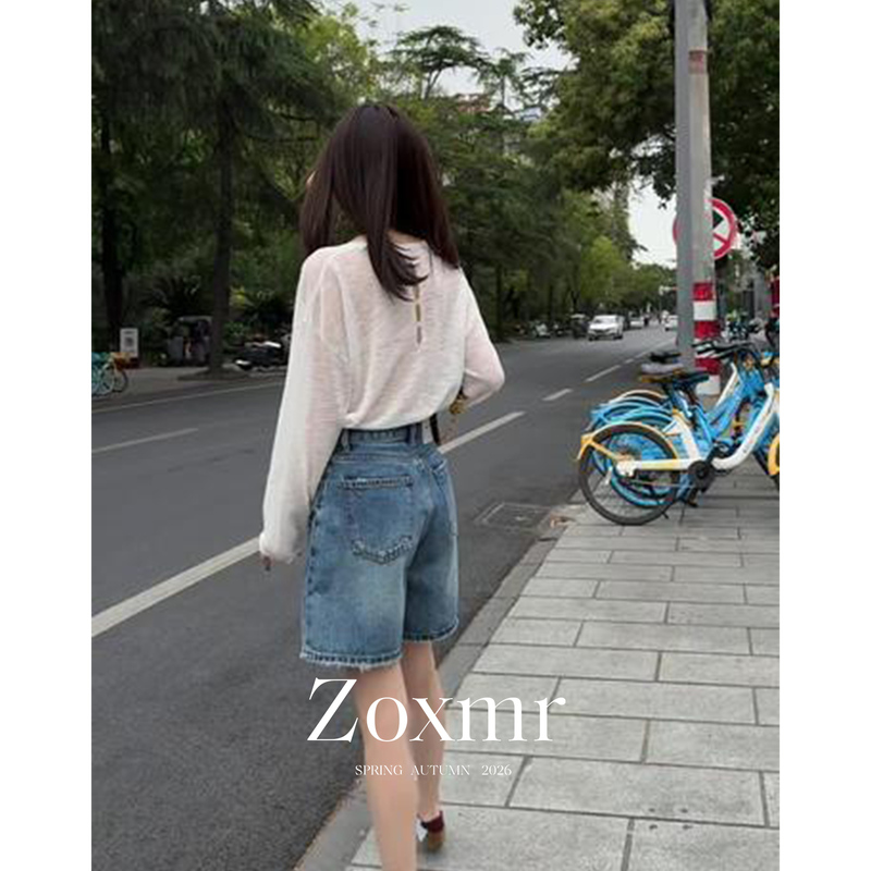 Unique Design with Cut-Out Back, White Round Neck, Long-Sleeved Thin Blouse, T-Shirt, Unique and Beautiful Top