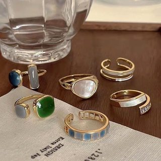 Ring women's niche design high-end versatile and cold japanese light luxury european and american ins emerald ring trend