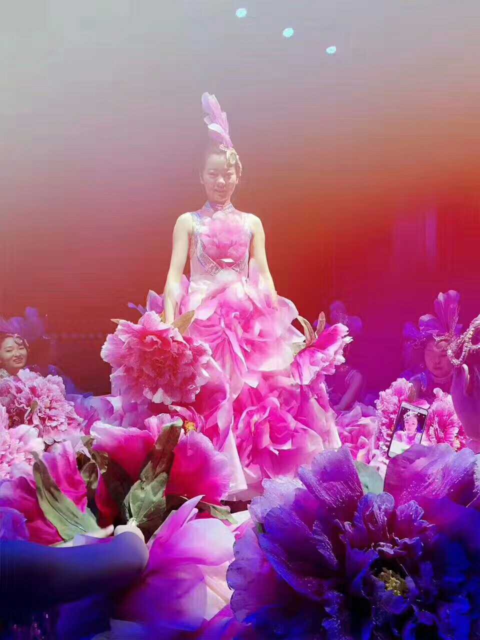 2019 new opening dance dress accompanied by a choral suit with a long version of the atmosphere to perform the Xin Jia dress and set to do it