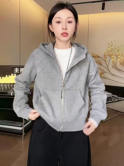Autumn and Winter Super Stylish Gray Hooded Sweatshirt Jacket for Women 2025 New Popular Model Petite Fashionable Trendy Top for Women