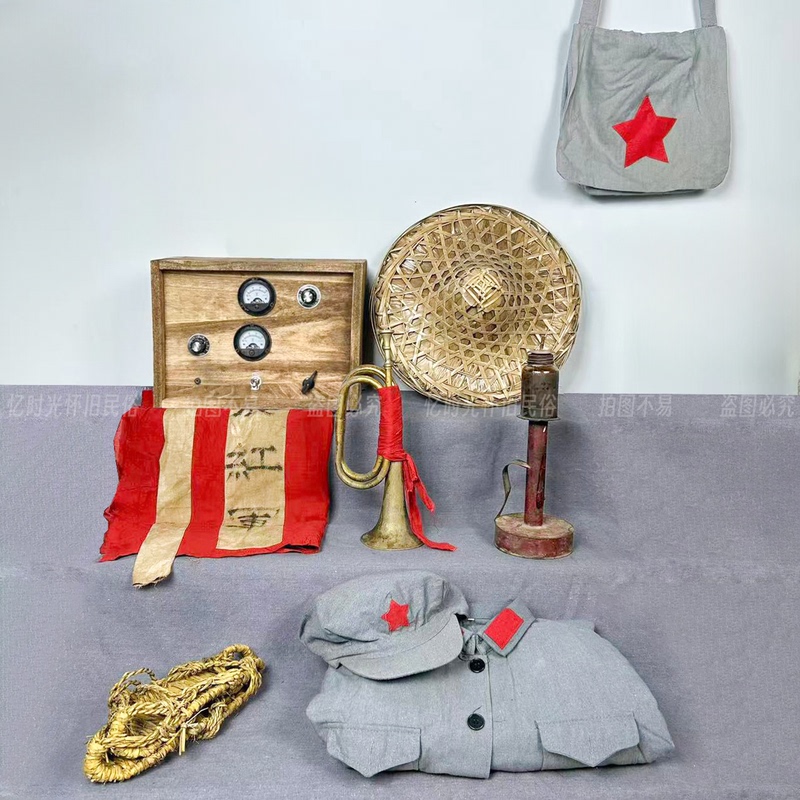 Red Cultural Revolution-Era Old Objects, Red Army Uniforms, Straw Sandals, Bugle, Wooden Radio, Museum Decorative Ornaments Red Cultural Revolution-Era Old Objects, Red Army Uniforms, Straw Sandals, Bugle, Wooden Radio, Museum Decorative Ornaments