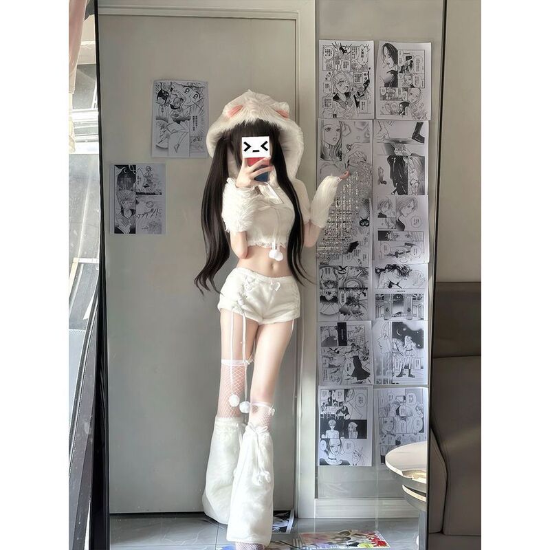 Purely Alluring, Sweet and Cute Girl's High-End Plush Outfit with a Hooded Shawl Top and Slim-Fit Shorts Set Design