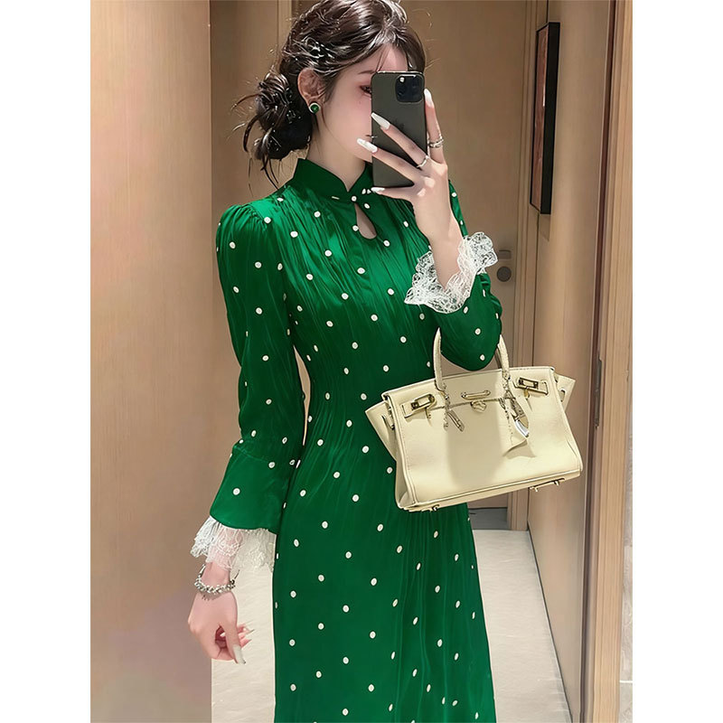 New Chinese-Style Improved Cheongsam for Important Occasions, Elegant and Luxurious, High-End Green Polka-Dot Velvet Dress for Autumn