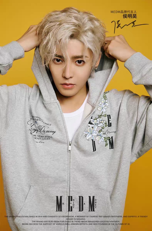 Medm Vine Flower Embroidered Zipper Hoodie for Men and Women, Spring and Autumn Versatile Hooded Sweatshirt, Casual Loose Jacket Medm Vine Flower Embroidered Zipper Hoodie for Men and Women, Spring and Autumn Versatile Hooded Sweatshirt, Casual Loose Jacket
