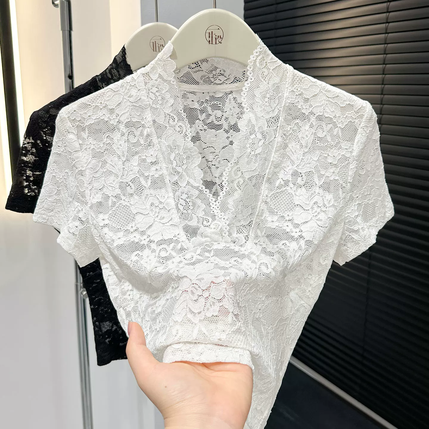 Lace summer breathable design T-shirt, lace dress, with short sleeve, V-neckline, slim fit, trend of season