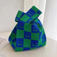 Блок улыбается лицом к лицу