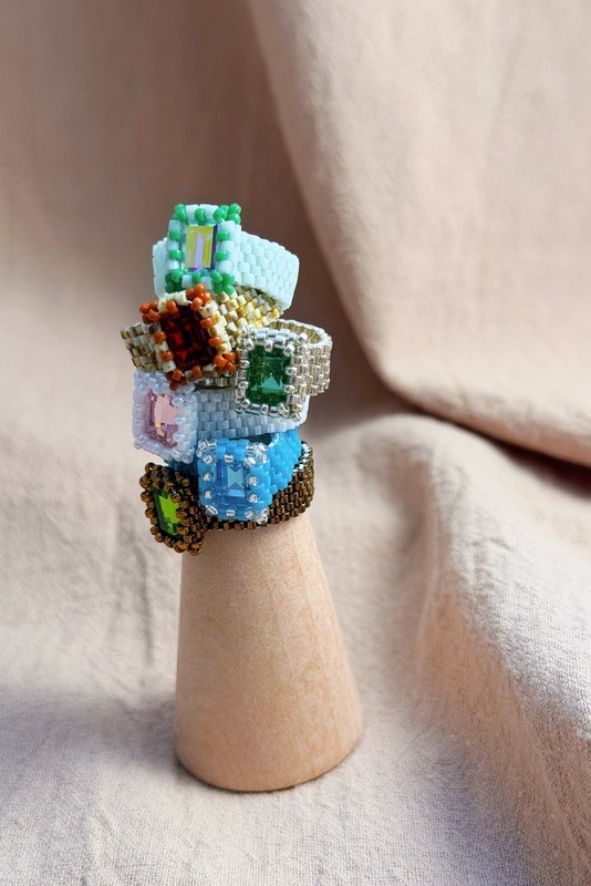 A Handmade Meow Meow. Little Ice Sugar》Handmade Beaded Ring with Rhinestones. Can Be Sweet or Salty. A Handmade Meow Meow. Little Ice Sugar》Handmade Beaded Ring with Rhinestones. Can Be Sweet or Salty.
