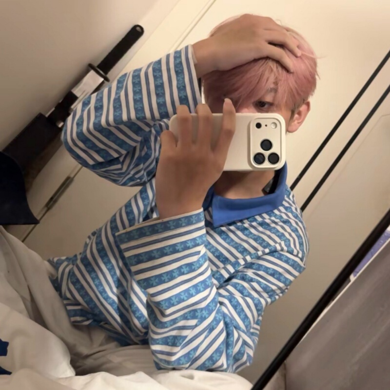 High-Quality Version [All Tags Intact + Original Bag] Pink Long-Sleeve Blue T-Shirt with Cross Stripes, Same Style as Internet Celebrities, Unisex
