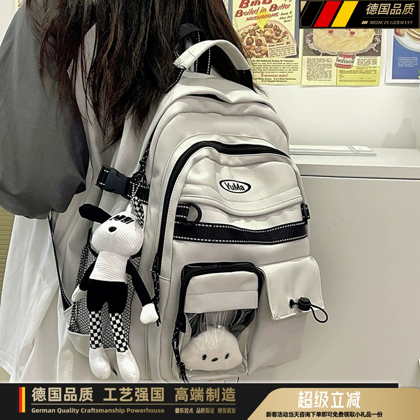 Lightweight and water-repellent schoolbag suitable for school and travel