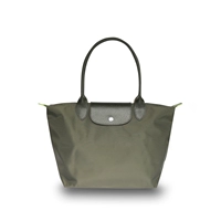 Средней длины ручка лесного зеленого цвета.