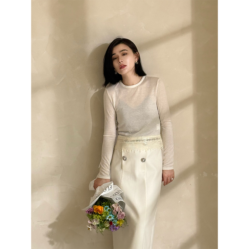 Yuan Yiling【White Camellia】T-Shirt Top, White Round Neck with Lace Trim, Versatile, Slightly Sheer, Long Sleeves, 26 Autumn