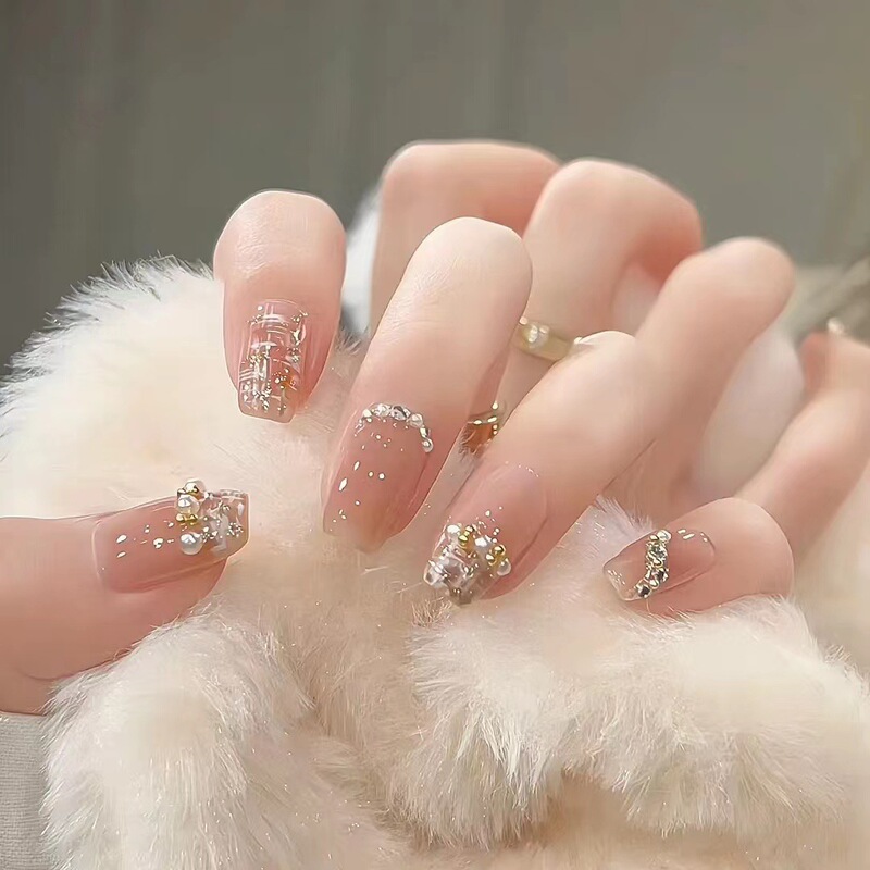 Wearable Nail Tips with Pearl and Chanel-Inspired Design, French Short Style, Gentle and Complexion-Enhancing, Detachable Fake Nail Patches