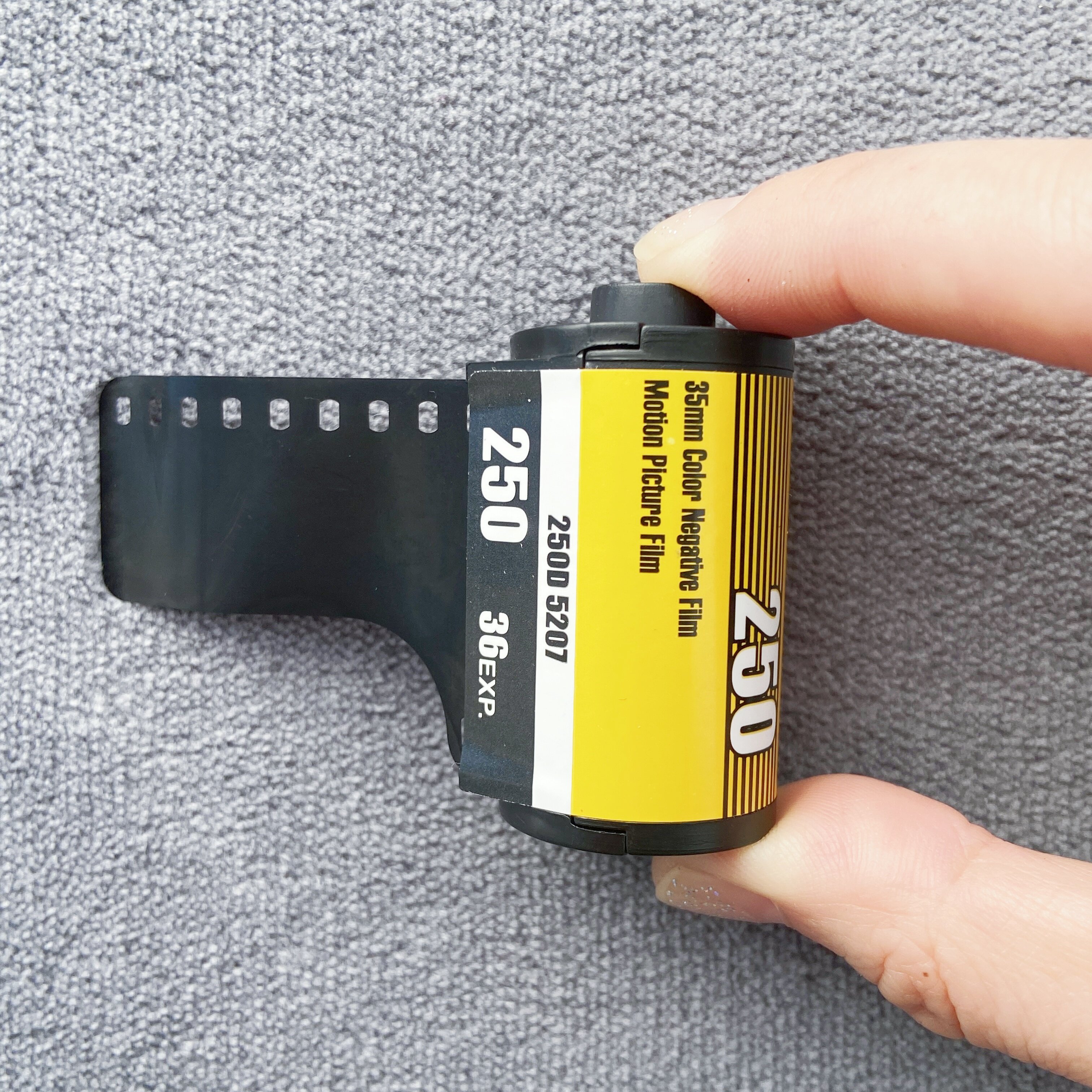 Purple-Yi sister 5207 rubber roll film volume 135 250D daylight volume 36 sheets-Taobao