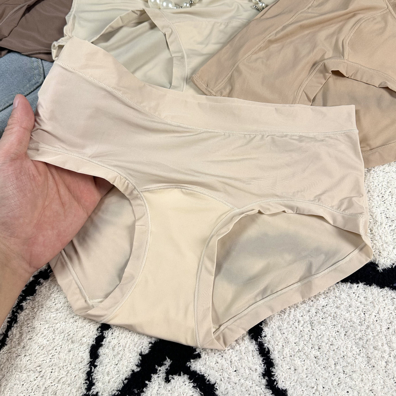 Casual, Ultra-Thin, Breathable Ice Silk Seamless Underwear for Women, Sports and Fitness, Plus Size, Soft and Waxy Briefs, Mid-Low Waist 2026 Casual, Ultra-Thin, Breathable Ice Silk Seamless Underwear for Women, Sports and Fitness, Plus Size, Soft and Waxy Briefs, Mid-Low Waist 2026