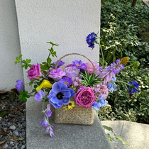 Portable straw weaving bamboo weaving and rattan weaving French small flower basket for taking photos artificial flowers fake flower arrangements living room table decorations