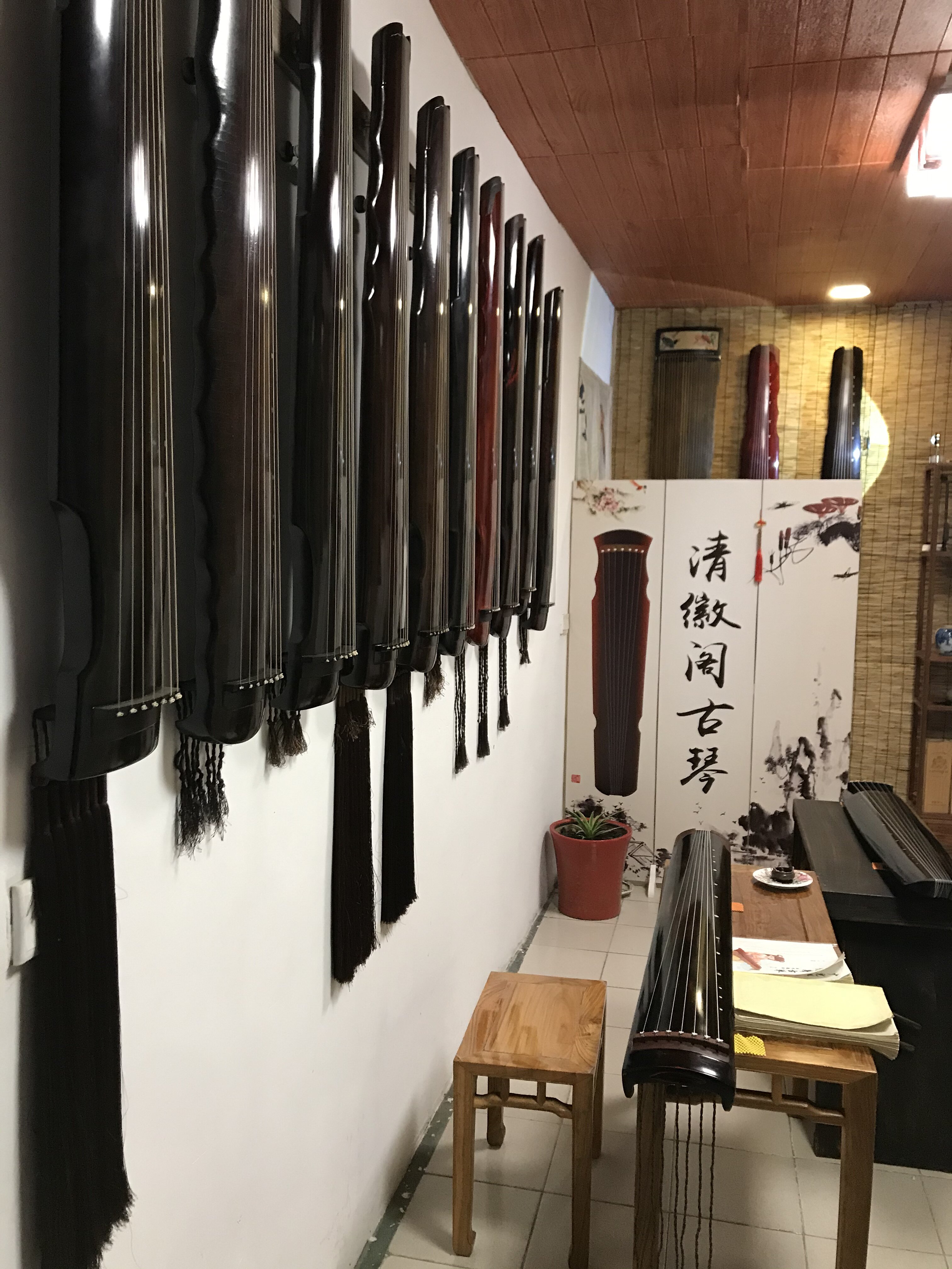 扬州清徽阁老杉木纯生漆古琴总店的LOGO
