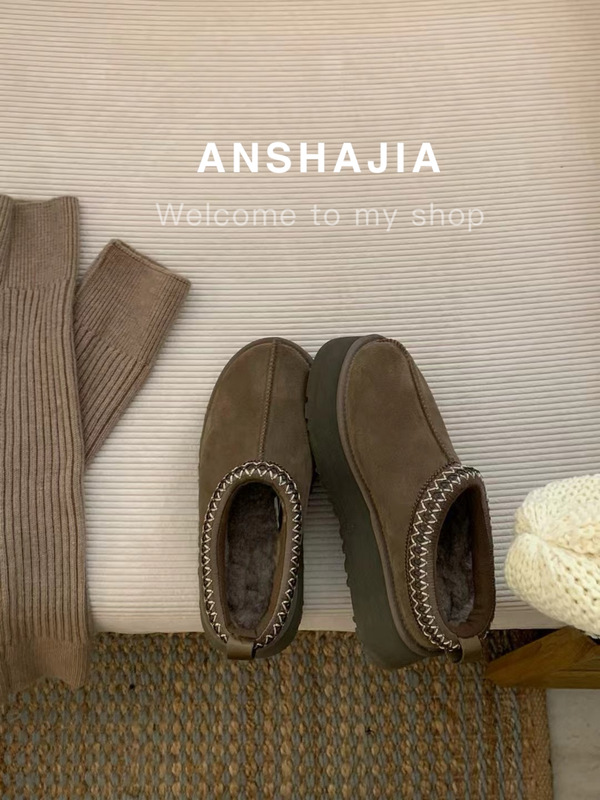 New Winter Thick-Soled Ethnic Style Wool Slippers for Women in Mustard Seed Color, Suitable for Outdoor Wear, Half-Slip Design, Walnut Wood and Sheepskin Integrated