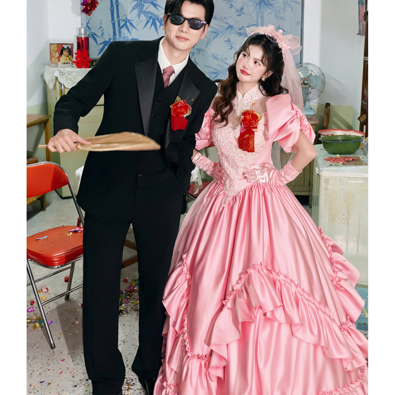 Pink Vintage Satin Wedding Dress for Petite Brides, Vintage Hong Kong Style, Suitable for Photoshoots and Travel Photography