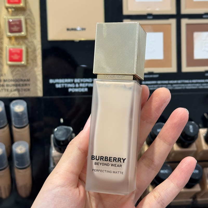 Burberry Trench Coat Foundation N20