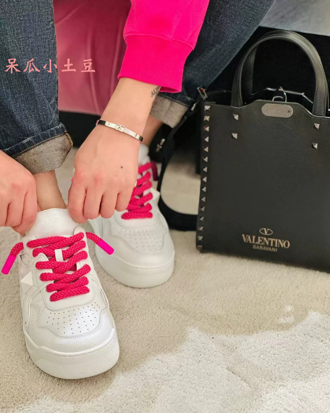 Белые низкие туфли на отдых для мужчин и женщин Valentino