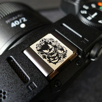 Suitable for Sony A7M4 brass hot shoe cover Canon R62 Fuji xt5 Nikon Z8 metallic yellow personalized hot shoe